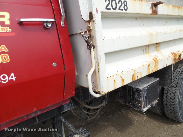 image for item EJ9067 1984 Ford 8000 dump truck