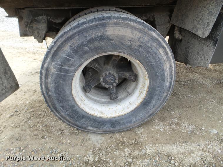 image for item EJ9067 1984 Ford 8000 dump truck