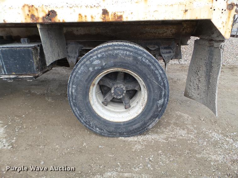 image for item EJ9067 1984 Ford 8000 dump truck