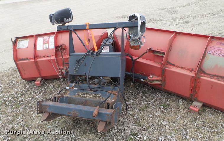 image for item EJ9070 Boss V-plow snow plow