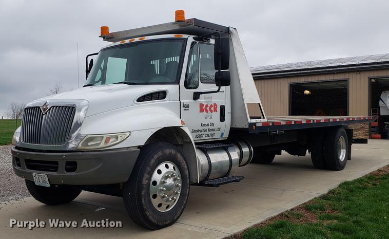 image for item EK9036 2007 International 4300 rollback truck