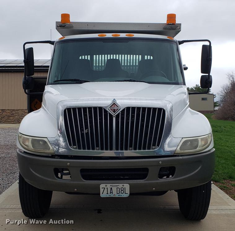 image for item EK9036 2007 International 4300 rollback truck