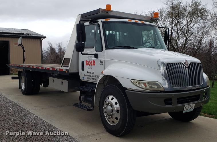 image for item EK9036 2007 International 4300 rollback truck