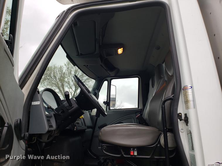 image for item EK9036 2007 International 4300 rollback truck