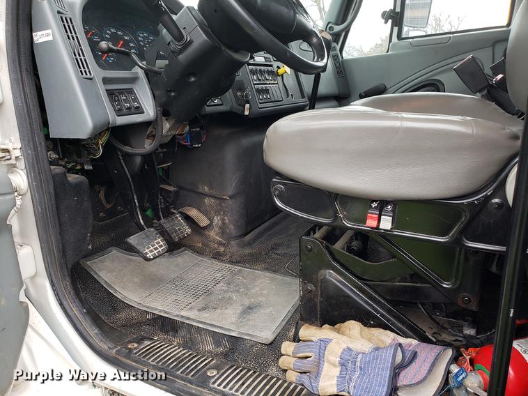 image for item EK9036 2007 International 4300 rollback truck