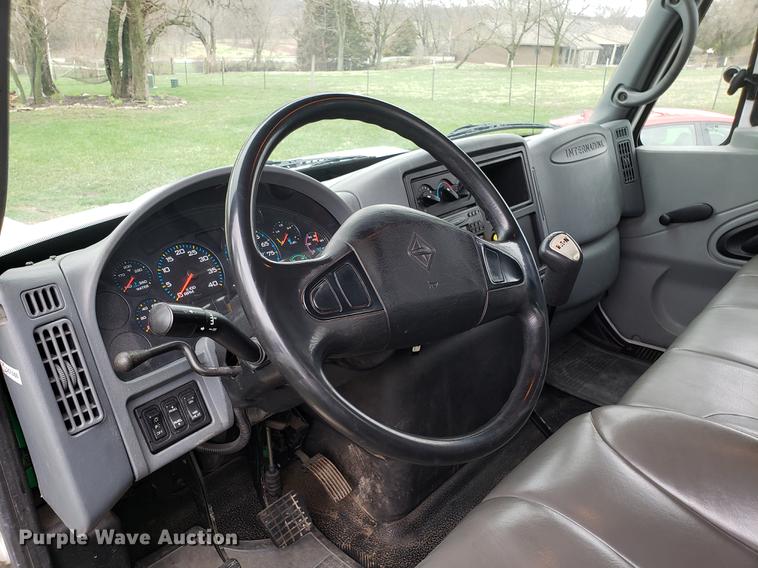 image for item EK9036 2007 International 4300 rollback truck