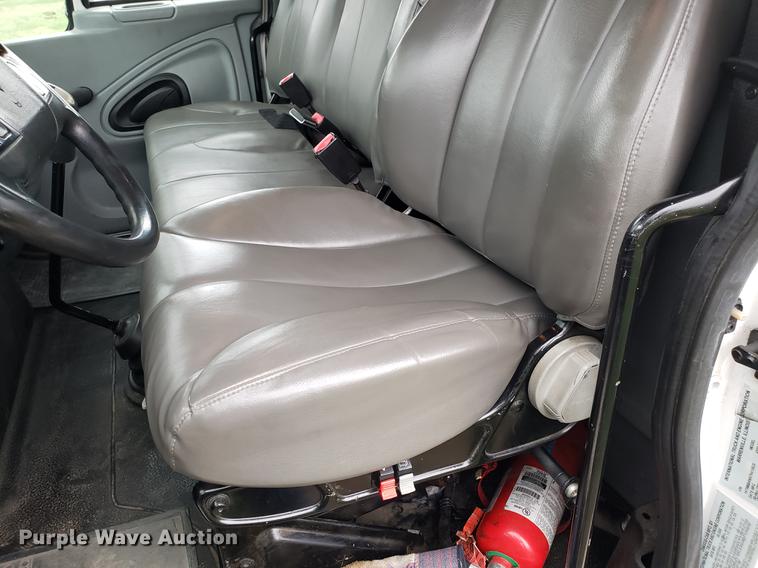 image for item EK9036 2007 International 4300 rollback truck