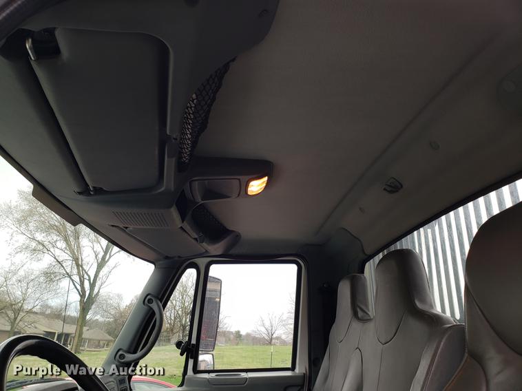 image for item EK9036 2007 International 4300 rollback truck