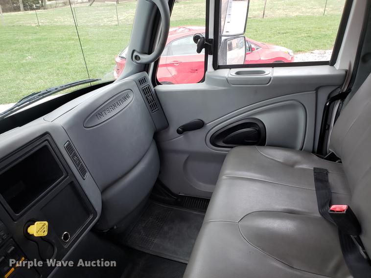 image for item EK9036 2007 International 4300 rollback truck