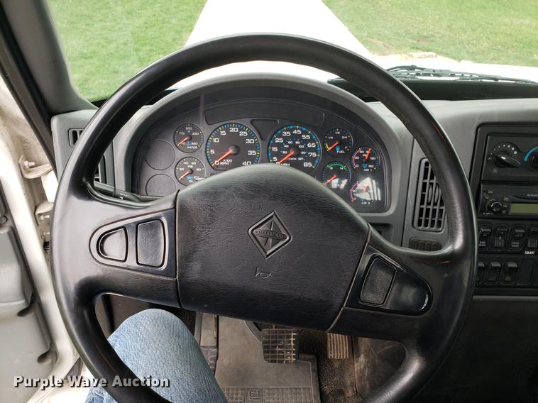 image for item EK9036 2007 International 4300 rollback truck