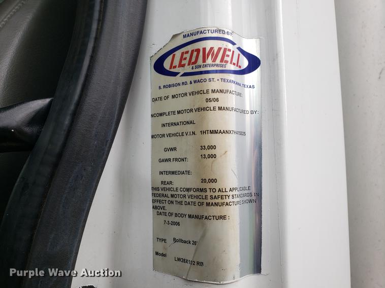 image for item EK9036 2007 International 4300 rollback truck