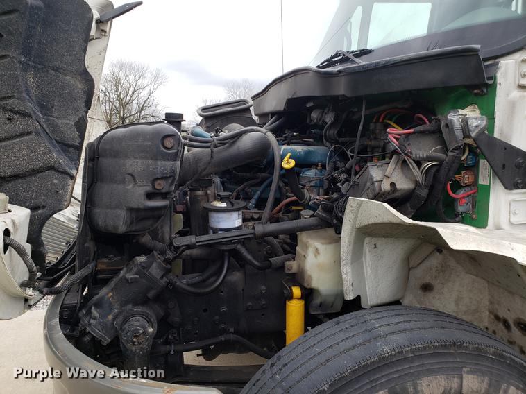 image for item EK9036 2007 International 4300 rollback truck