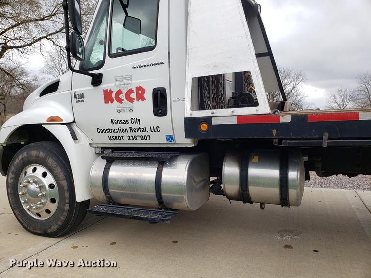 image for item EK9036 2007 International 4300 rollback truck