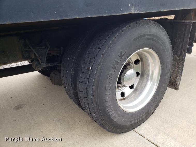 image for item EK9036 2007 International 4300 rollback truck