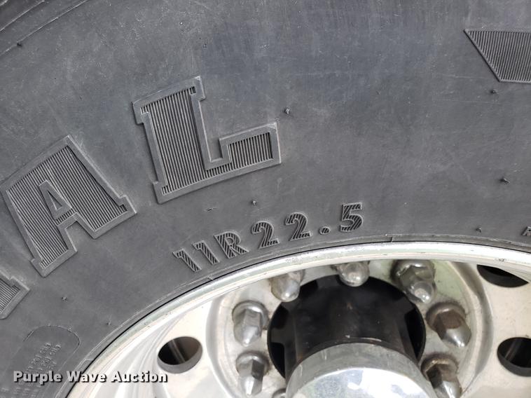 image for item EK9036 2007 International 4300 rollback truck