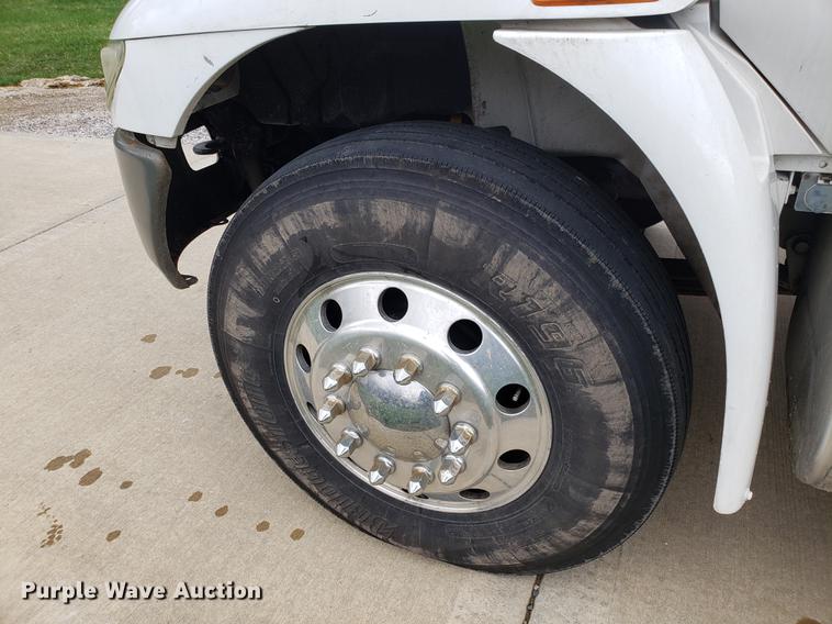 image for item EK9036 2007 International 4300 rollback truck