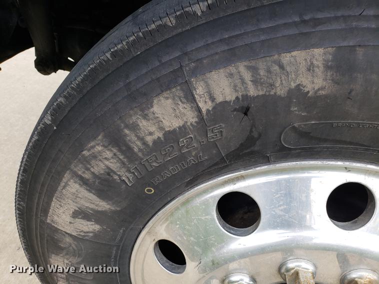 image for item EK9036 2007 International 4300 rollback truck