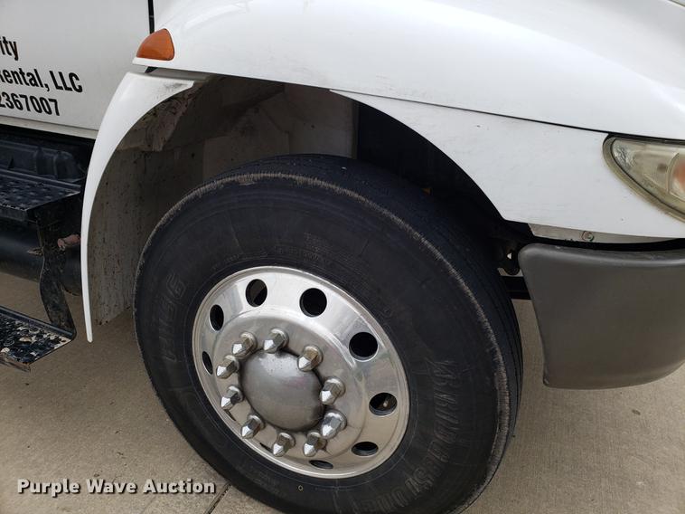 image for item EK9036 2007 International 4300 rollback truck