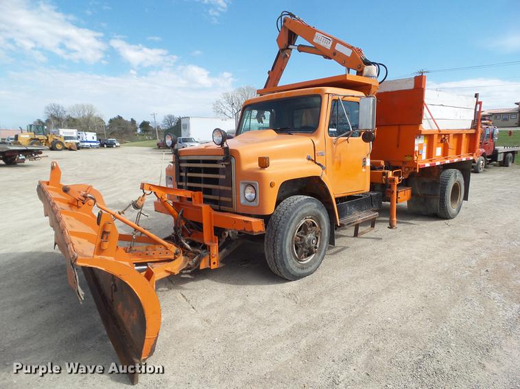 image for item EM9147 1987 International 1754 dump truck