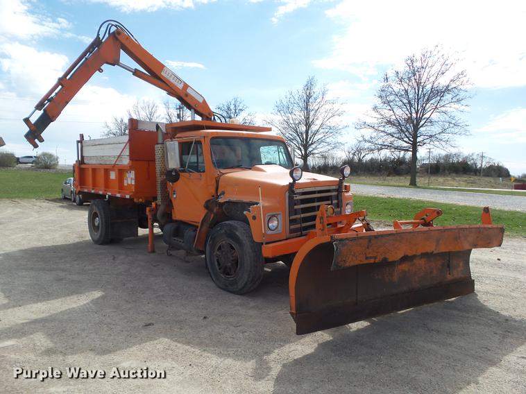 image for item EM9147 1987 International 1754 dump truck