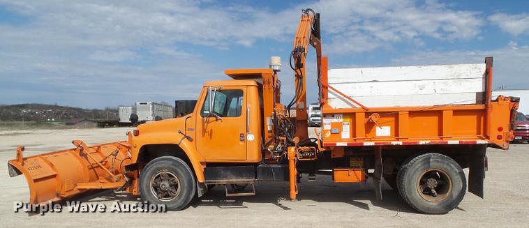 image for item EM9147 1987 International 1754 dump truck