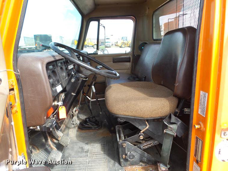 image for item EM9147 1987 International 1754 dump truck