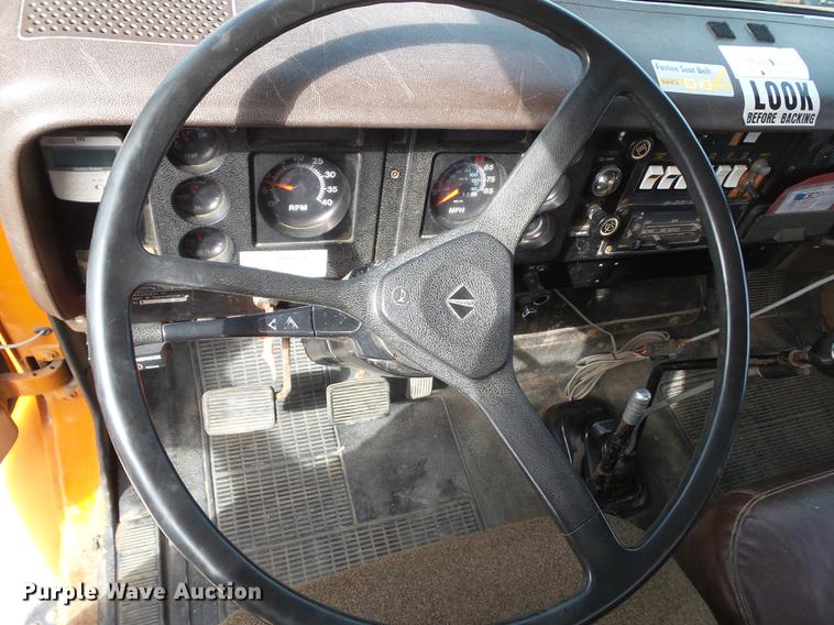 image for item EM9147 1987 International 1754 dump truck