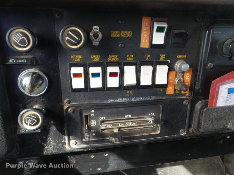 image for item EM9147 1987 International 1754 dump truck