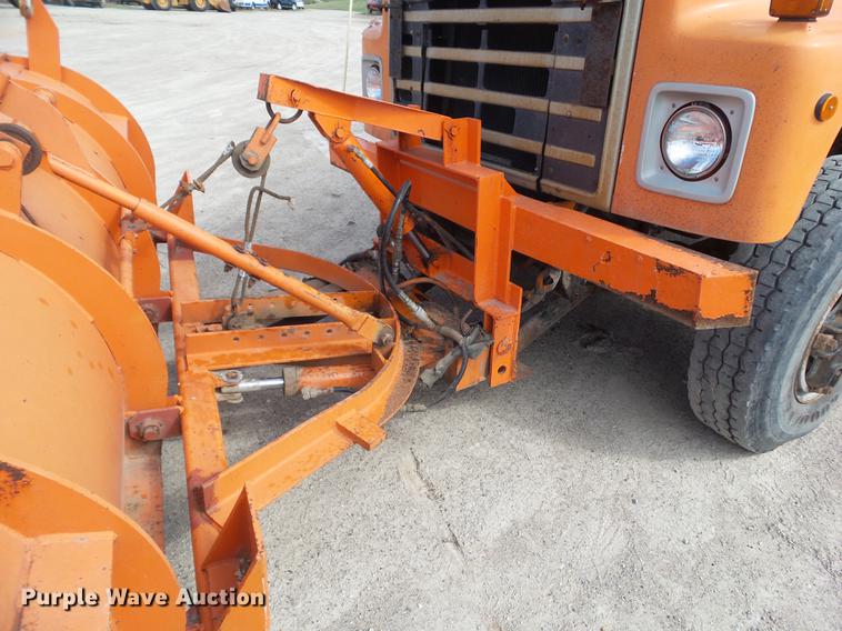 image for item EM9147 1987 International 1754 dump truck