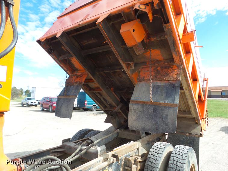image for item EM9147 1987 International 1754 dump truck