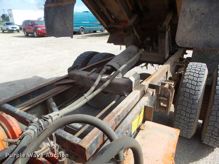 image for item EM9147 1987 International 1754 dump truck