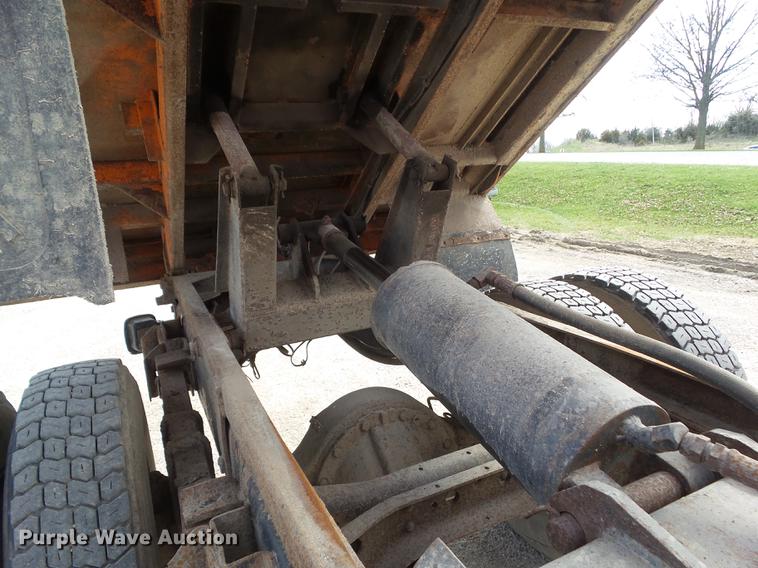 image for item EM9147 1987 International 1754 dump truck