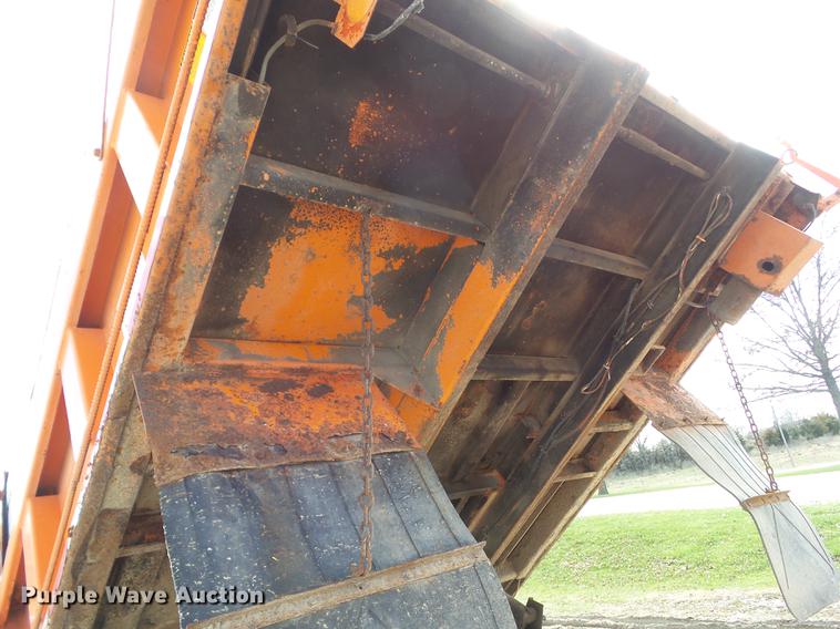 image for item EM9147 1987 International 1754 dump truck
