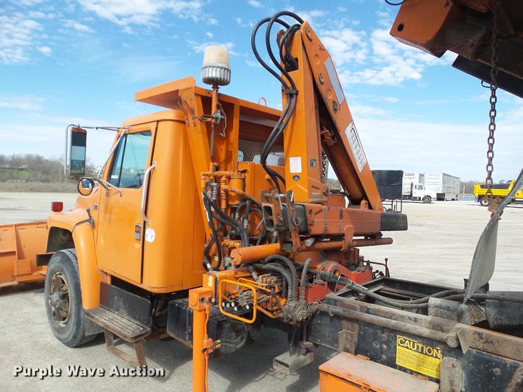 image for item EM9147 1987 International 1754 dump truck