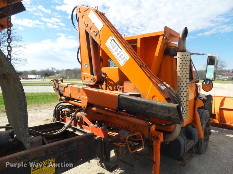 image for item EM9147 1987 International 1754 dump truck