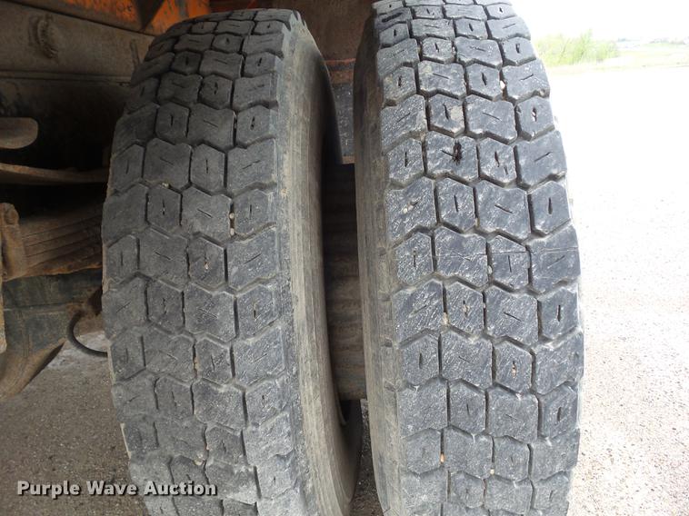 image for item EM9147 1987 International 1754 dump truck