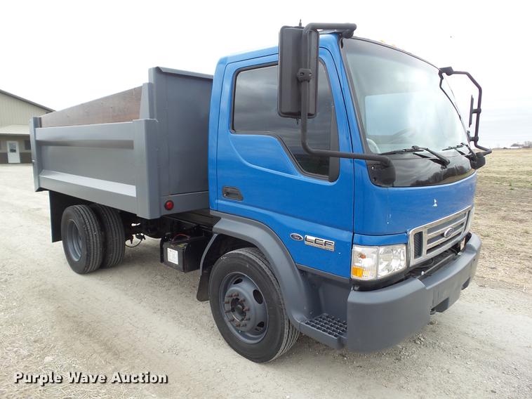 image for item EM9148 2007 Ford LCF450 dump truck