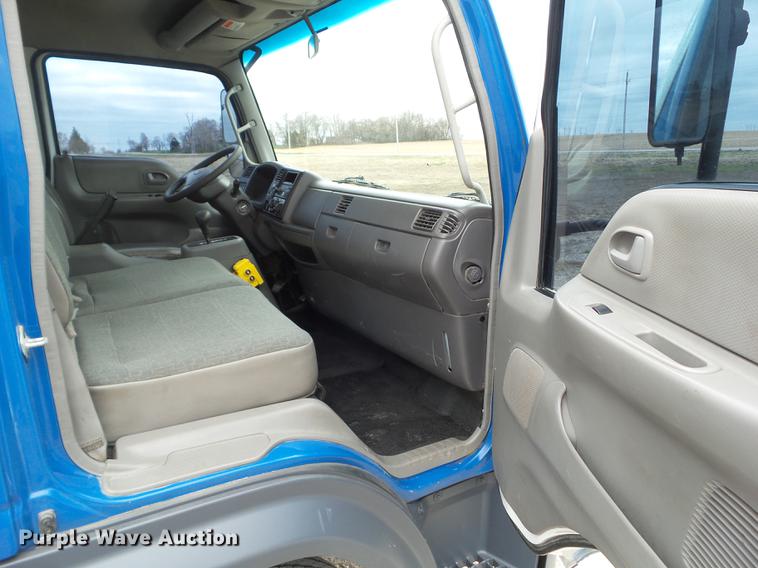 image for item EM9148 2007 Ford LCF450 dump truck