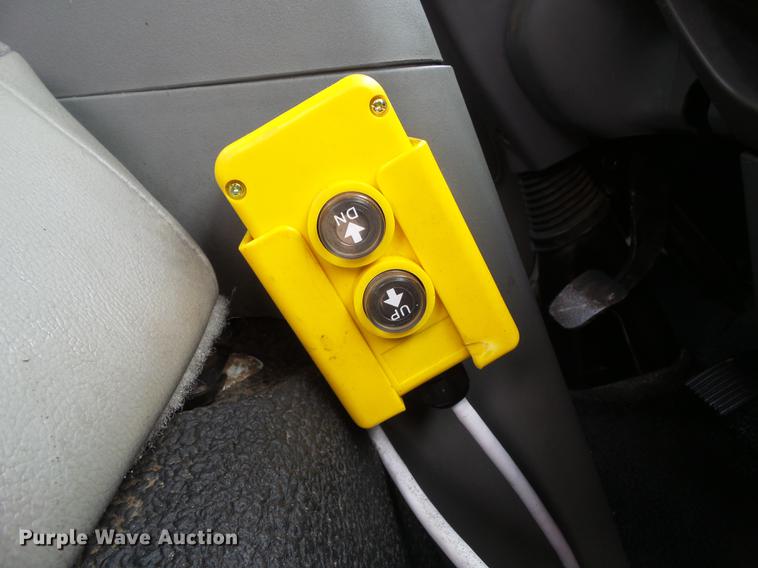 image for item EM9148 2007 Ford LCF450 dump truck