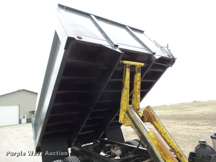 image for item EM9148 2007 Ford LCF450 dump truck