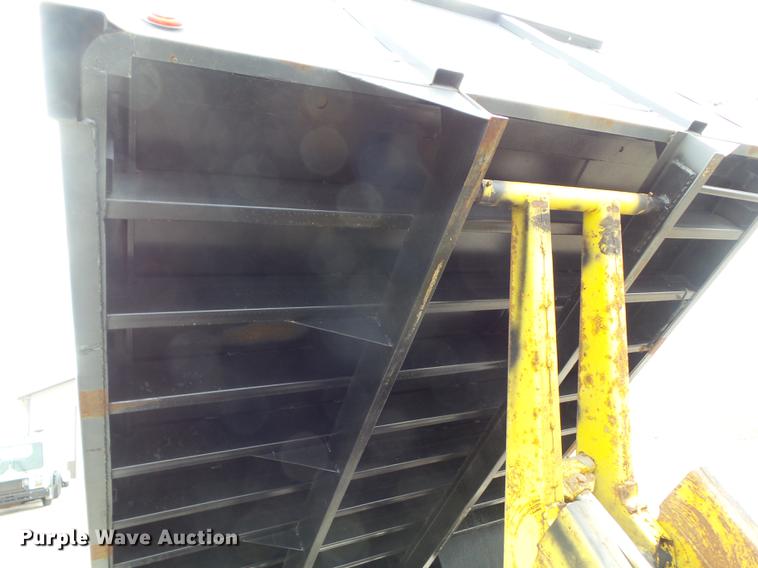 image for item EM9148 2007 Ford LCF450 dump truck