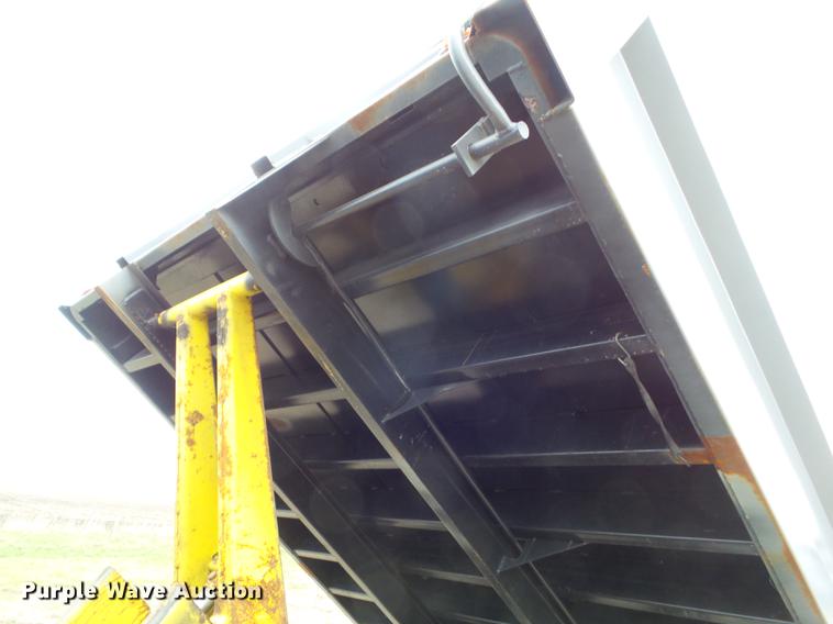 image for item EM9148 2007 Ford LCF450 dump truck