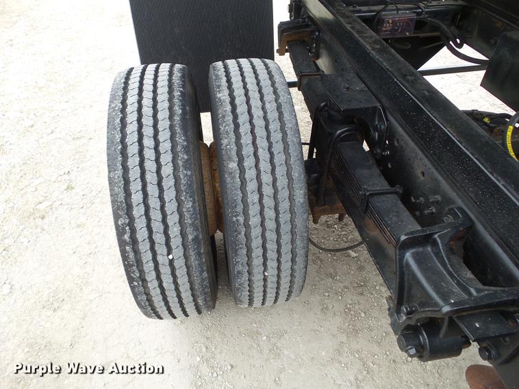 image for item EM9148 2007 Ford LCF450 dump truck