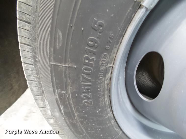 image for item EM9148 2007 Ford LCF450 dump truck