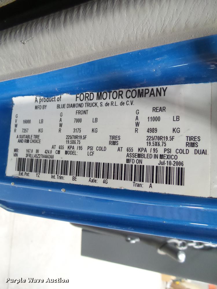 image for item EM9148 2007 Ford LCF450 dump truck