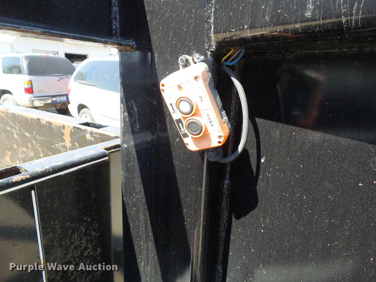 image for item EM9151 2010 Chaparral dump trailer