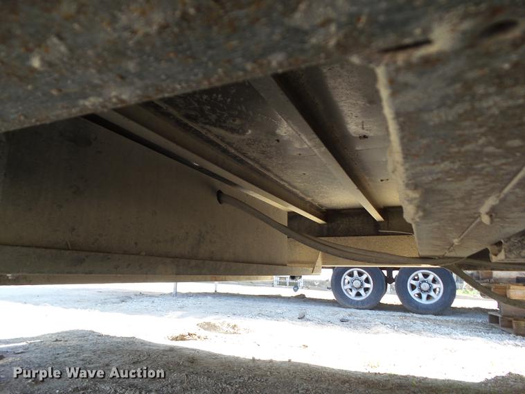 image for item EM9151 2010 Chaparral dump trailer