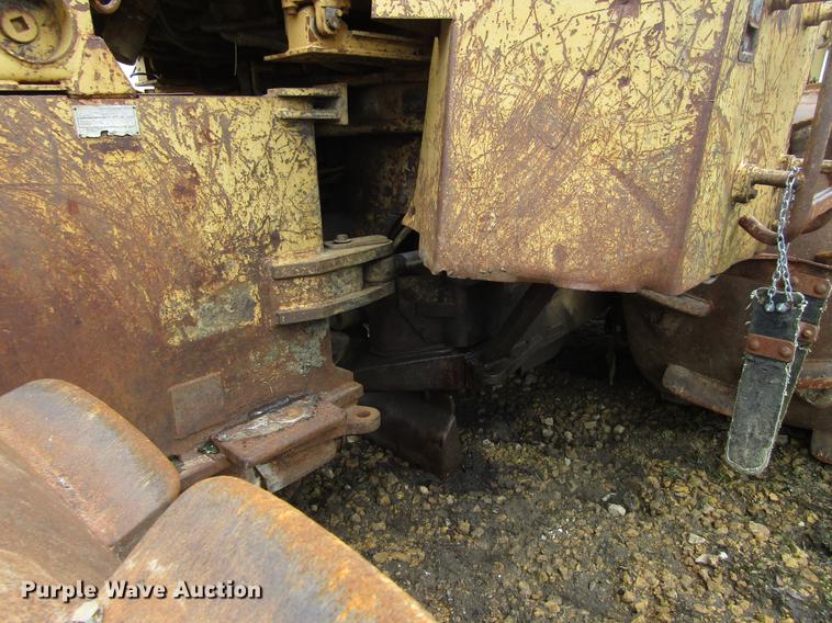 image for item EU9607 1983 Caterpillar 816B landfill compactor