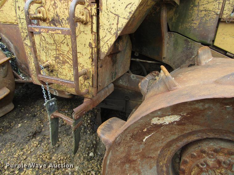 image for item EU9607 1983 Caterpillar 816B landfill compactor