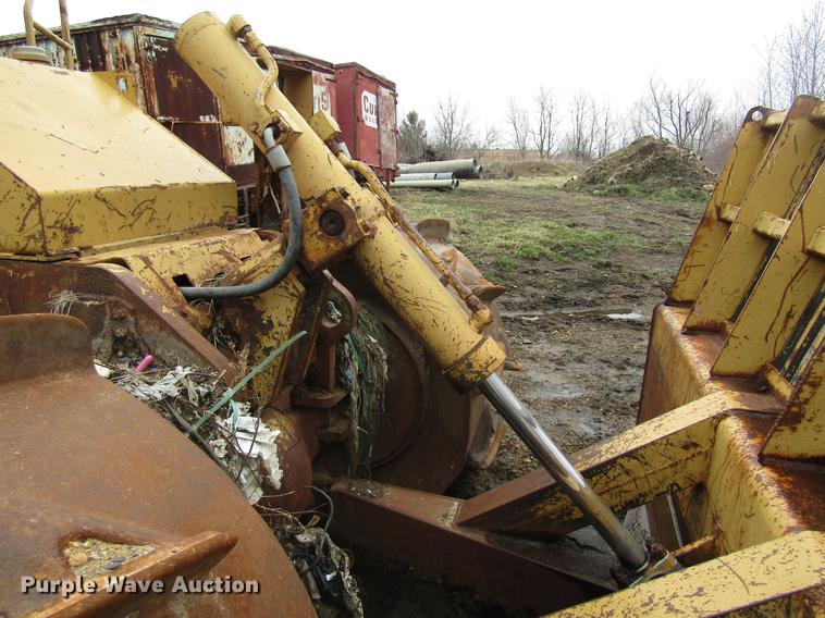 image for item EU9607 1983 Caterpillar 816B landfill compactor